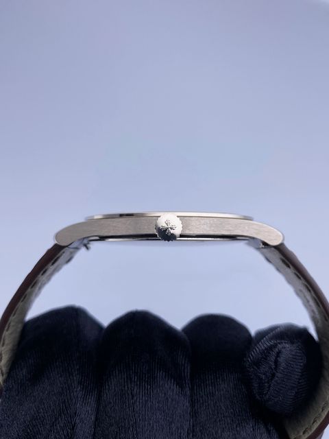 Patek Philippe Calatrava 5196G-001 Image 4